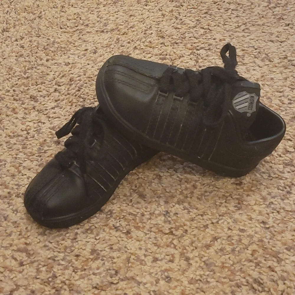 K-swiss black tennis shoes Infant 7